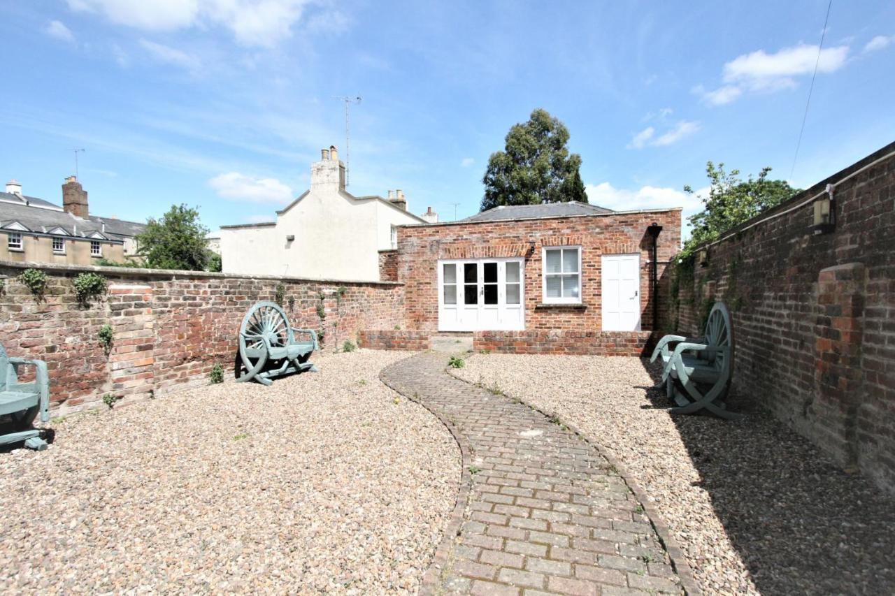 Albion Street Serviced Apartments Cheltenham Eksteriør bilde